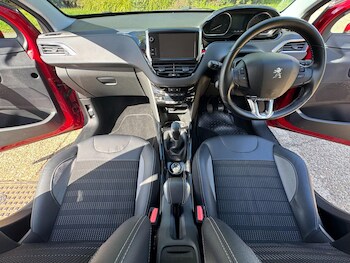 Used Peugeot 2008 2018 for sale - 76153038: Photo