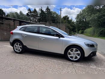 Used Volvo V40 2015 for sale - 79128969: Photo