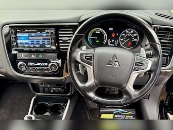 Used Mitsubishi Outlander 2017 for sale - 77267681: Photo