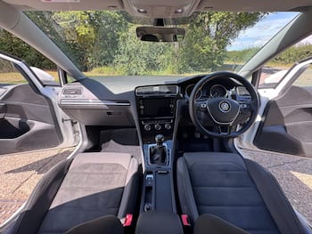 Used Volkswagen Golf 2018 for sale - 79685338: Photo