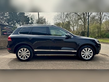 Used Volkswagen Touareg 2012 for sale - 77984112: Photo
