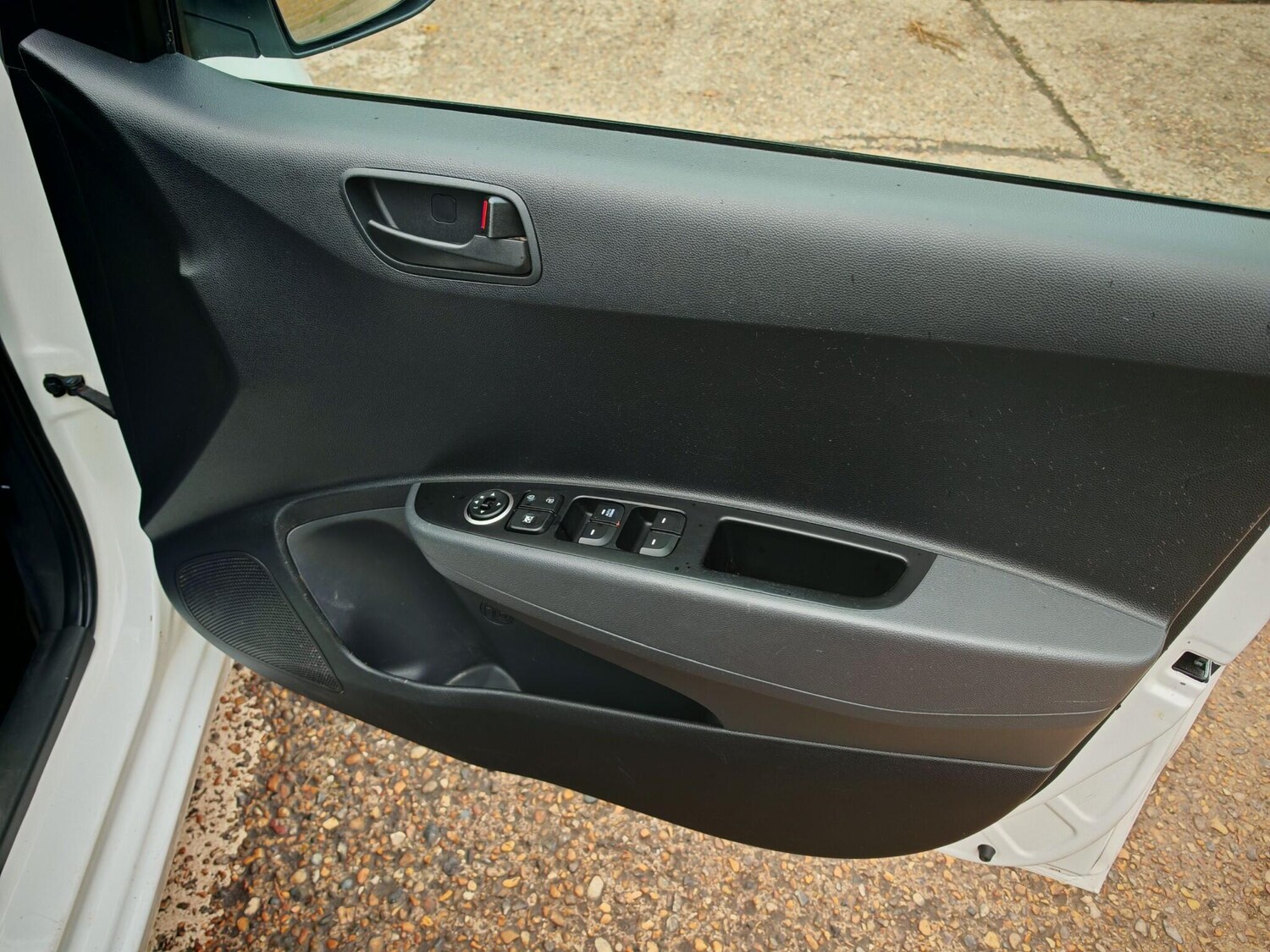 Used Hyundai i10 2017 for sale - 76315221: Photo 25