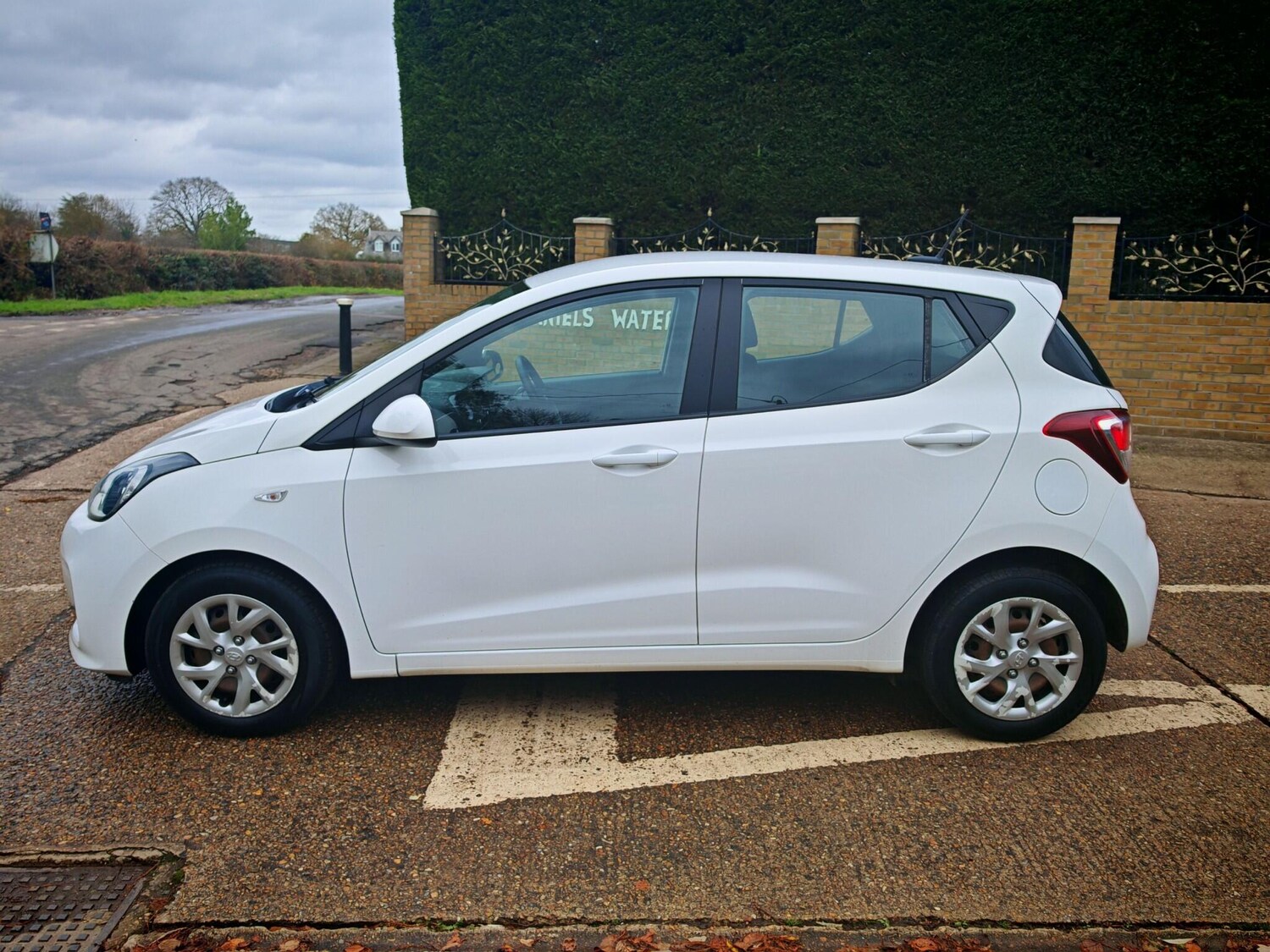 Used Hyundai i10 2017 for sale - 76315221: Photo 51