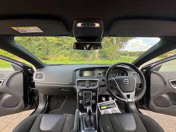 Used Volvo V40 2016 for sale - 76151664: Photo