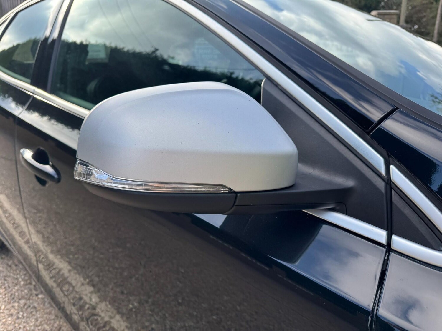 Used Volvo V40 2016 for sale - 76151664: Photo 35