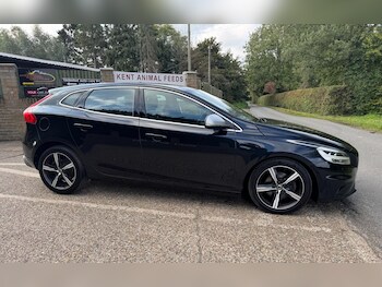 Used Volvo V40 2016 for sale - 76151664: Photo