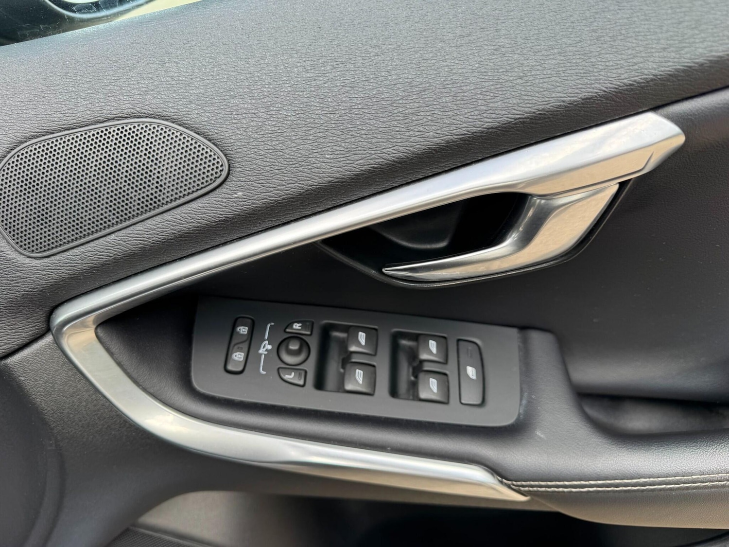 Used Volvo V40 2016 for sale - 76151664: Photo 76