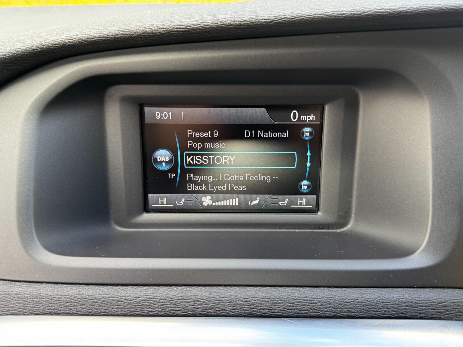 Used Volvo V40 2016 for sale - 76151664: Photo 90