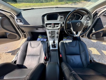 Used Volvo V40 2016 for sale - 79220693: Photo
