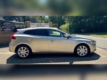 Used Volvo V40 2016 for sale - 79220693: Photo