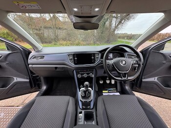 Used Volkswagen T-Roc 2021 for sale - 77808649: Photo