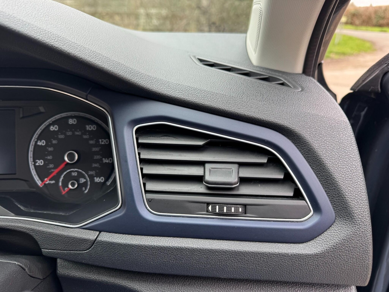 Used Volkswagen T-Roc for sale - 77808649: Photo 35