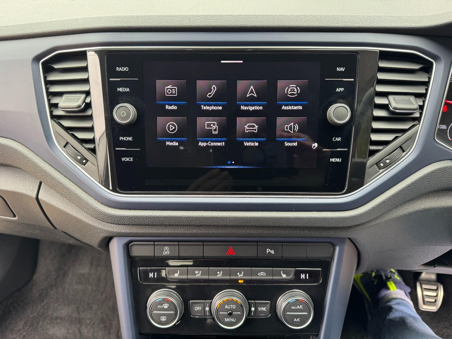 Used Volkswagen T-Roc for sale - 77808649: Photo 85