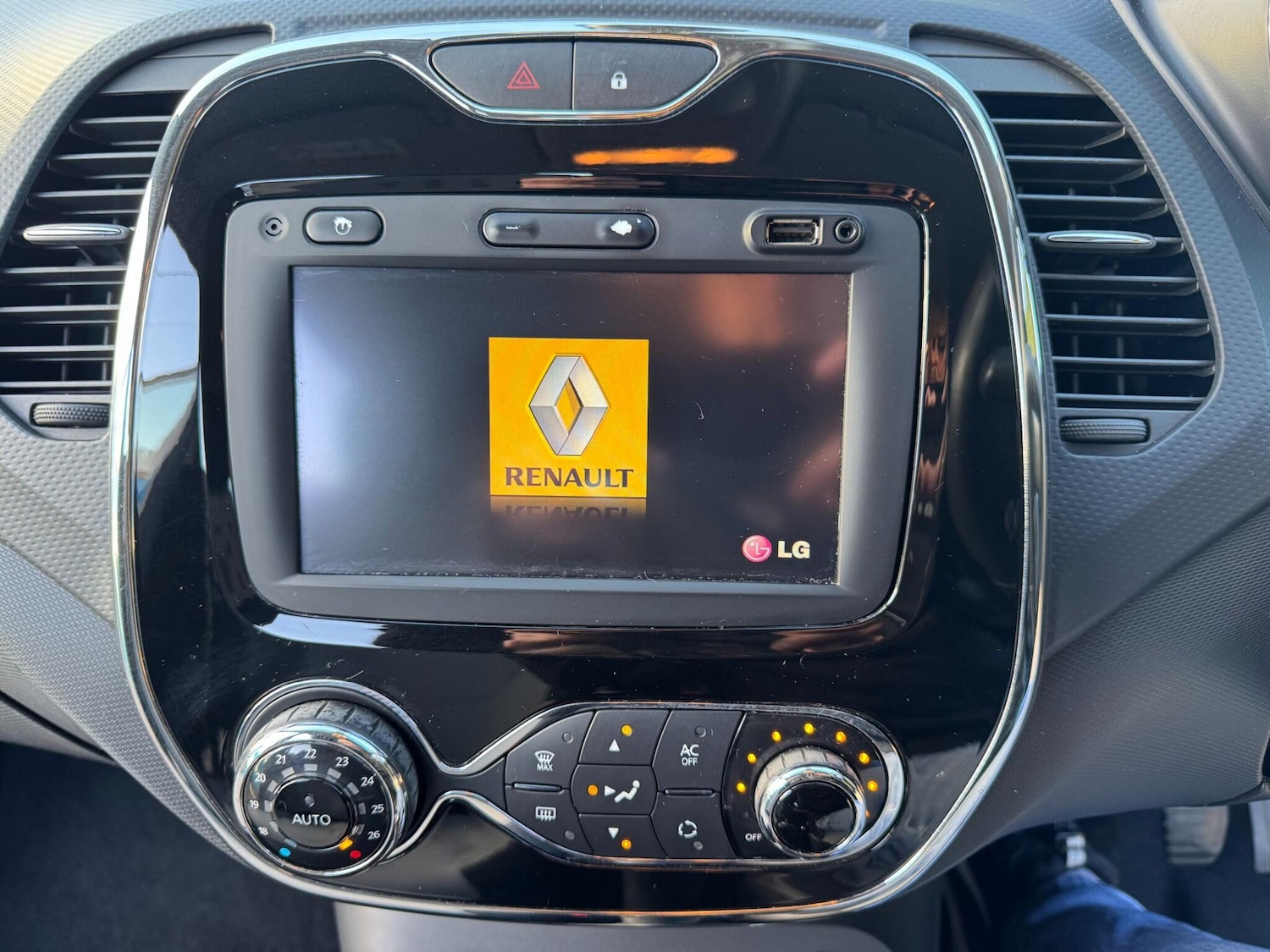 Used Renault Captur 2013 for sale - 76990141: Photo 85