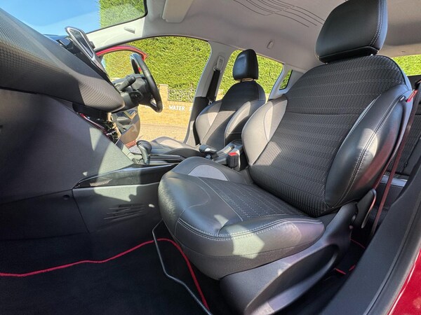 Used Peugeot 2008 2018 for sale - 76152625: Photo 61