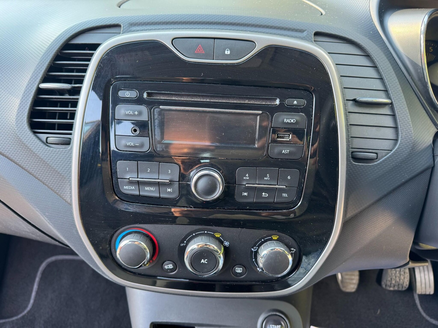 Used Renault Captur 2015 for sale - 76152921: Photo 77