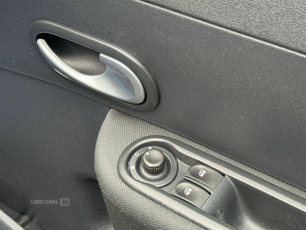 Used Renault Clio 2012 for sale - 76702690: Photo 18