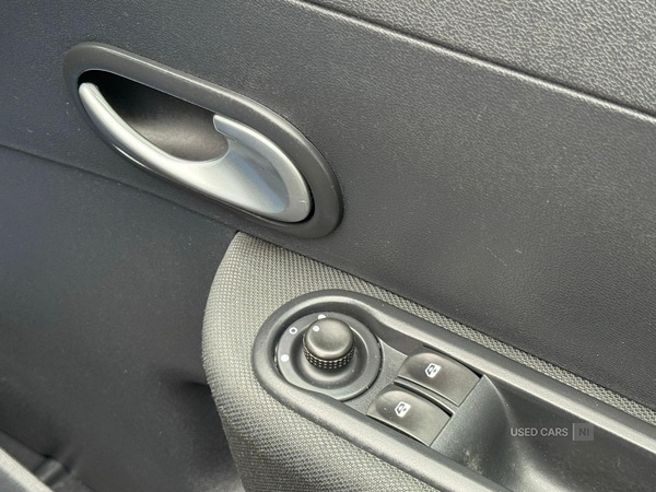 Used Renault Clio 2012 for sale - 77538965: Photo 17