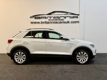 Used Volkswagen T-Roc 2019 for sale - 77028298: Photo