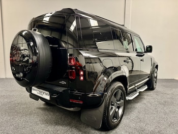 Used Land Rover Defender 110 2024 for sale - 75925644: Photo