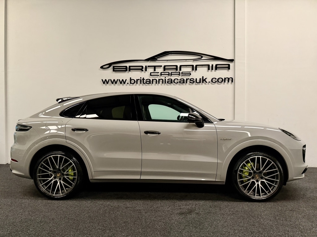Used Porsche Cayenne 2023 for sale - 76589217: Photo 2