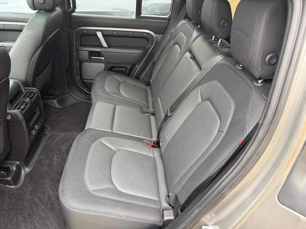 Used Land Rover Defender 2023 for sale - 78040611: Photo 11
