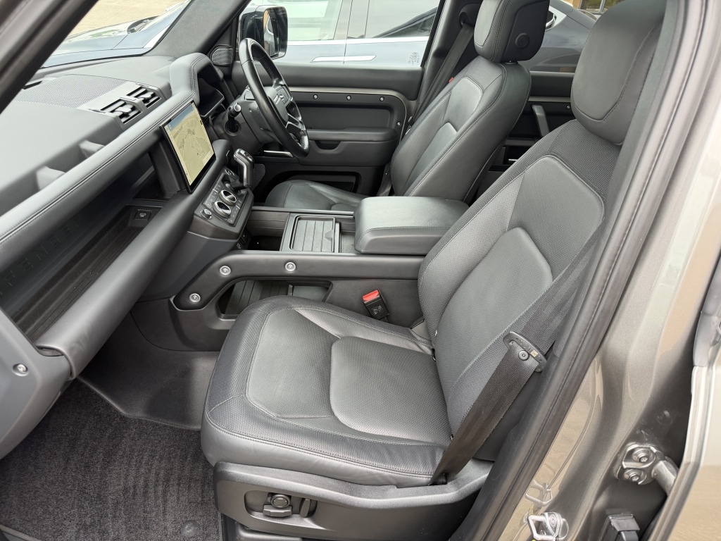 Used Land Rover Defender 2023 for sale - 78040611: Photo 7