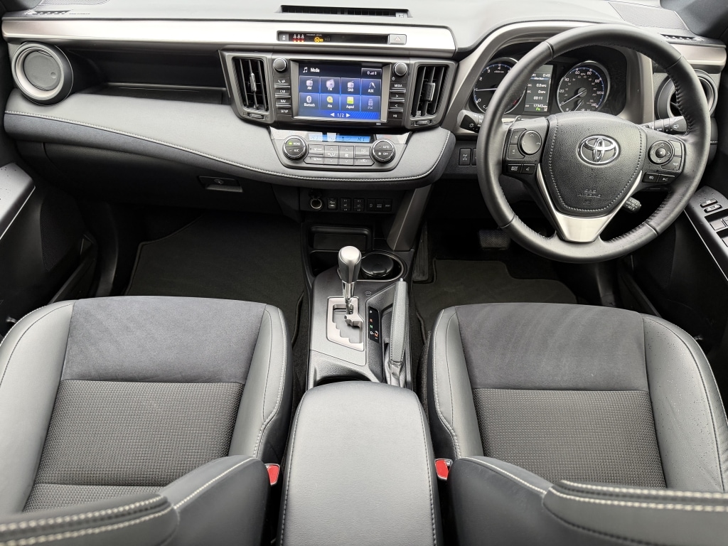 Used Toyota RAV4 2016 for sale - 76589221: Photo 8