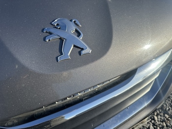 Used Peugeot 2008 2015 for sale - 77129505: Photo