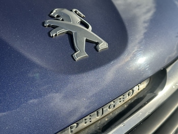 Used Peugeot 2008 2015 for sale - 76430897: Photo