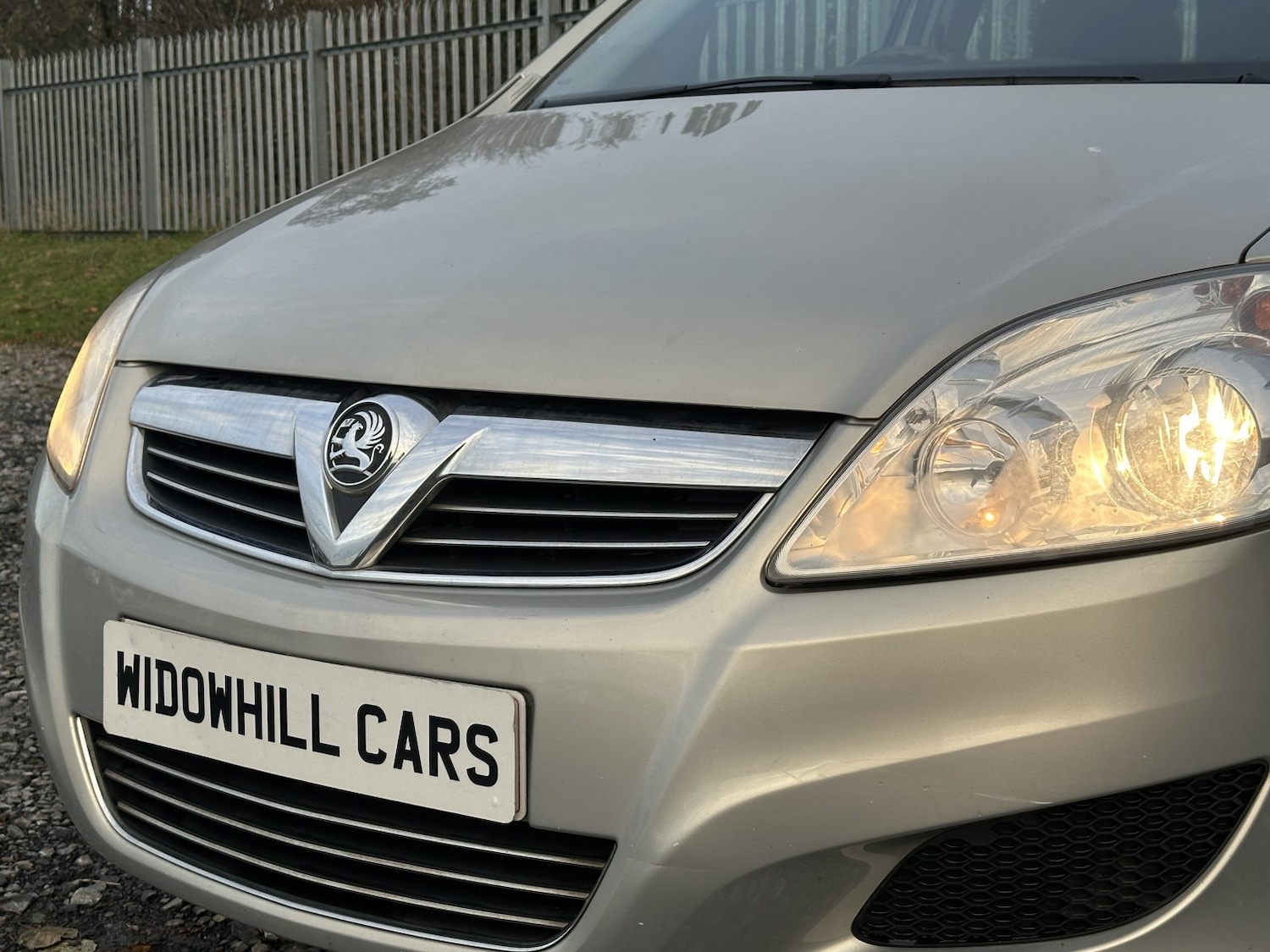 Used Vauxhall Zafira 2010 for sale - 76358023: Photo 2