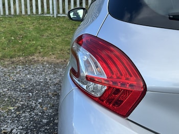 Used Peugeot 208 2014 for sale - 76225253: Photo