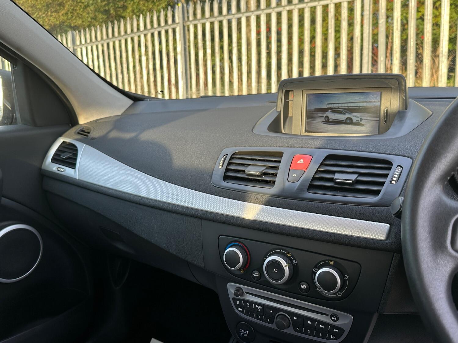 Used Renault Megane 2011 for sale - 76070497: Photo 14