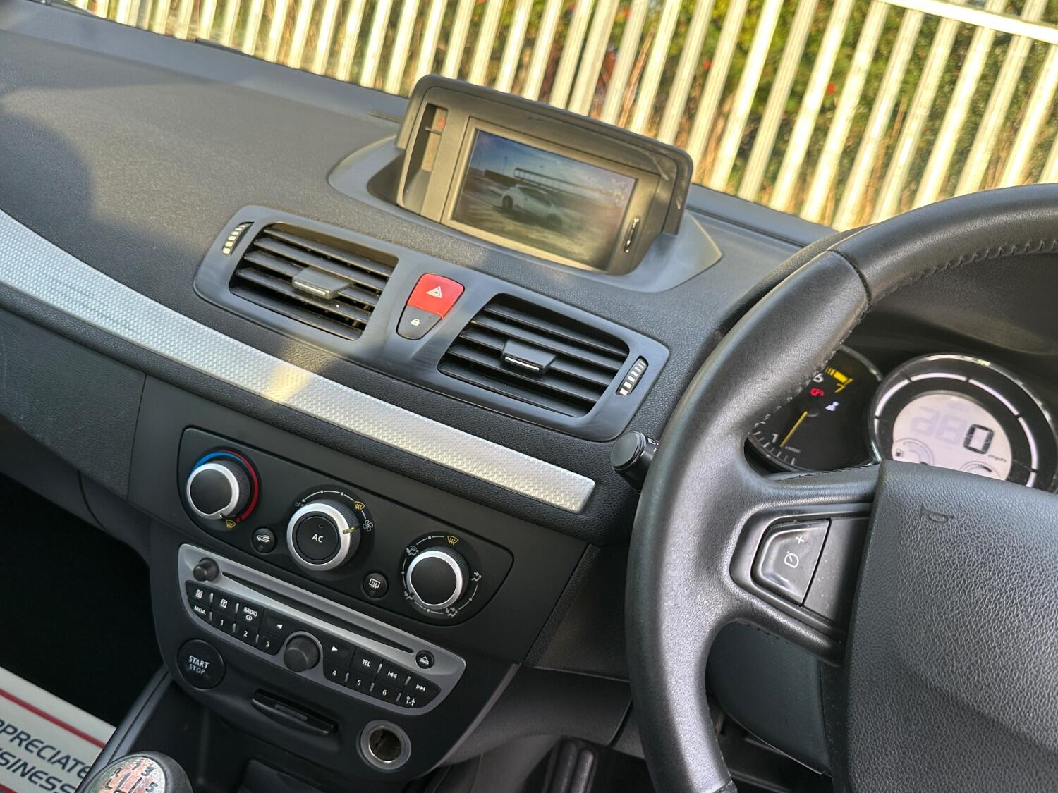 Used Renault Megane 2011 for sale - 76070497: Photo 21