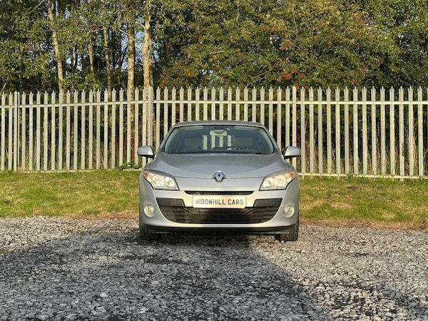 Used Renault Megane 2011 for sale - 76070497: Photo 2