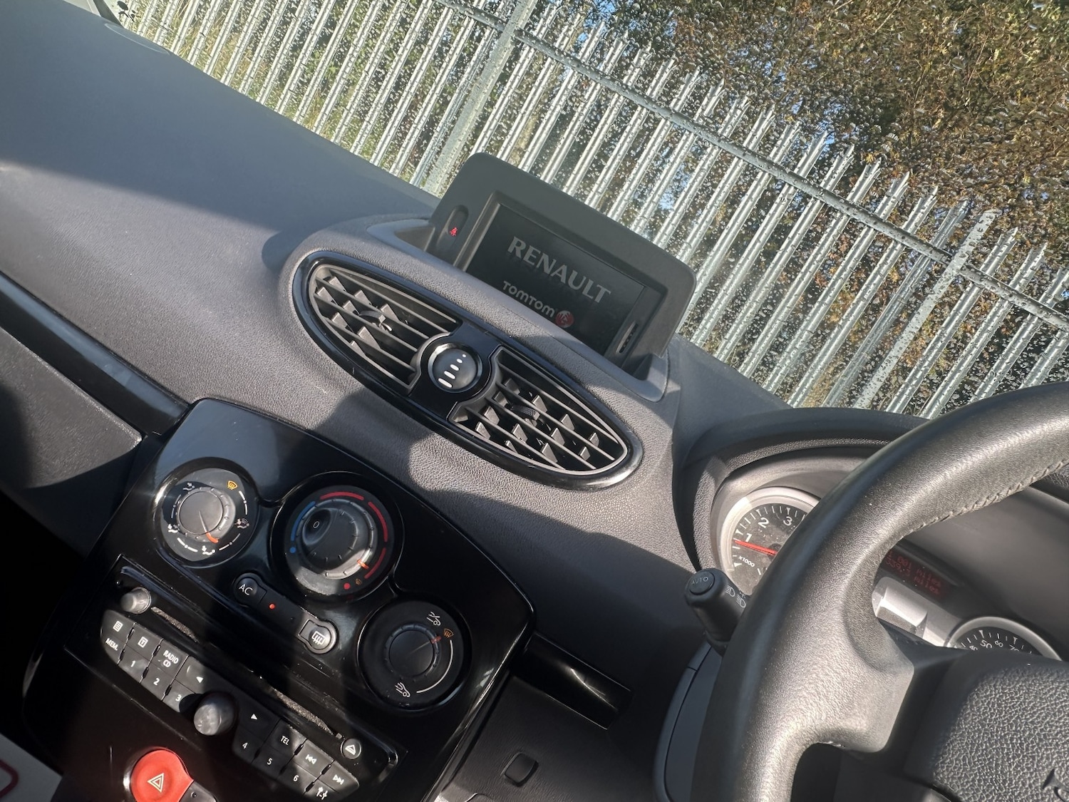 Used Renault Clio 2011 for sale - 76313956: Photo 15