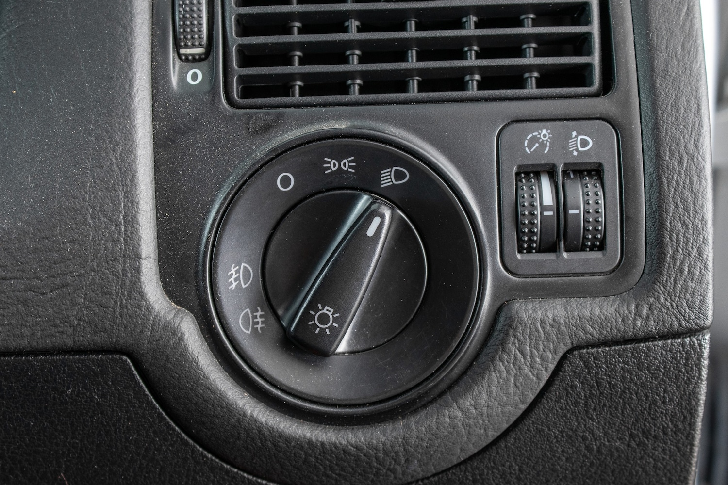 Used Volkswagen Golf 2002 for sale - 77113371: Photo 47