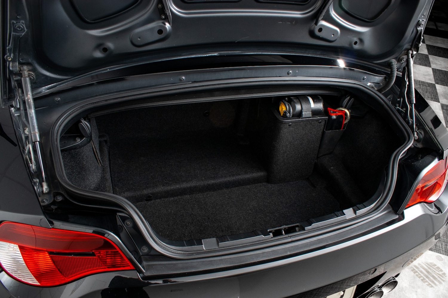 Used BMW Z4 M 2006 for sale - 76693858: Photo 55