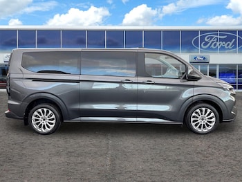 Used Ford Tourneo Custom 2024 for sale - 76434951: Photo