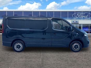 Used Vauxhall Vivaro 2017 for sale - 77010486: Photo