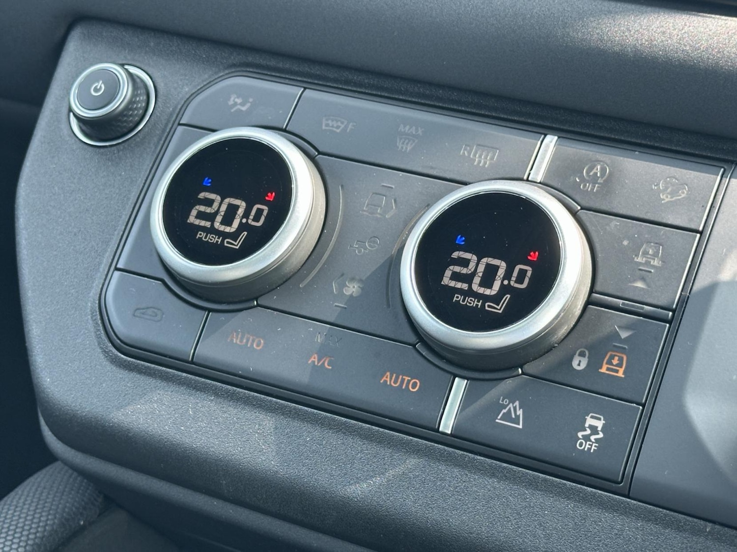 Used Land Rover Defender 2023 for sale - 77048028: Photo 15