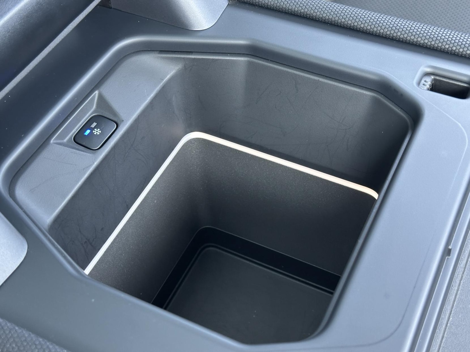 Used Land Rover Defender 2023 for sale - 77048028: Photo 28