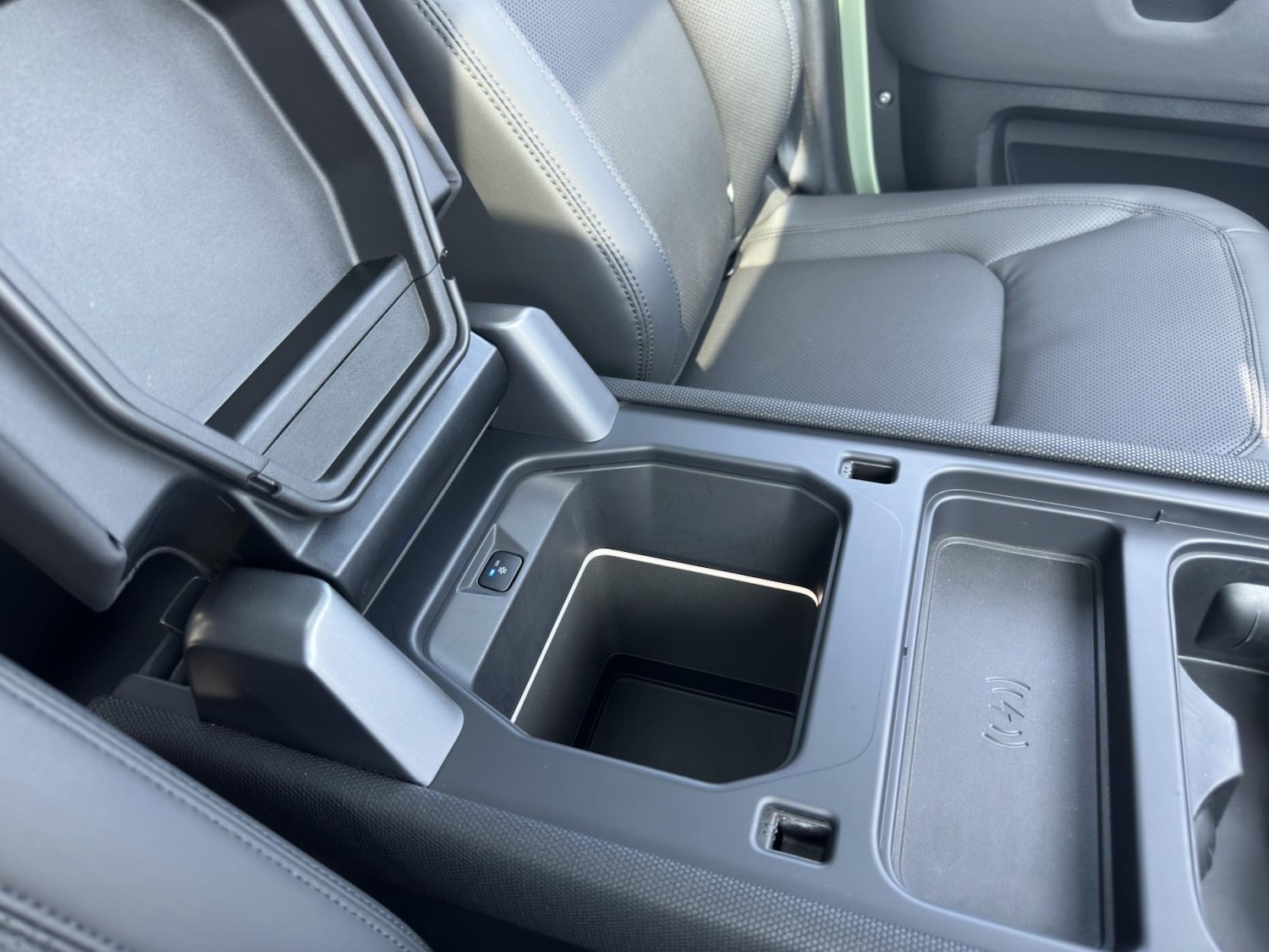 Used Land Rover Defender 2023 for sale - 77048028: Photo 30