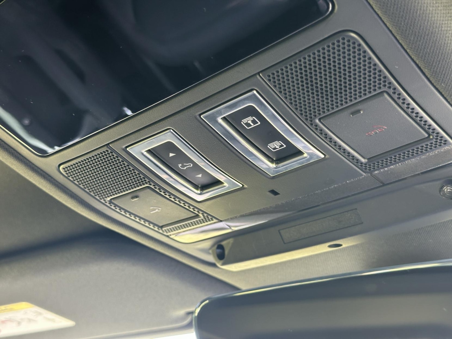 Used Land Rover Defender 2023 for sale - 77048028: Photo 31