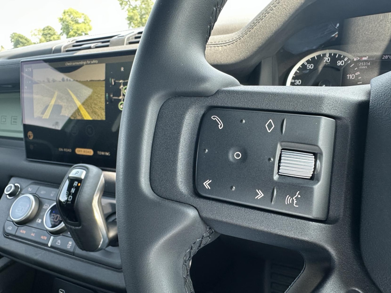 Used Land Rover Defender 2023 for sale - 77048028: Photo 33