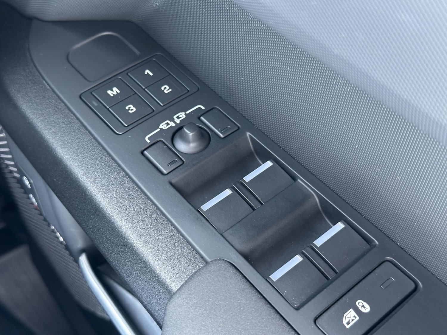 Used Land Rover Defender 2023 for sale - 77048028: Photo 38