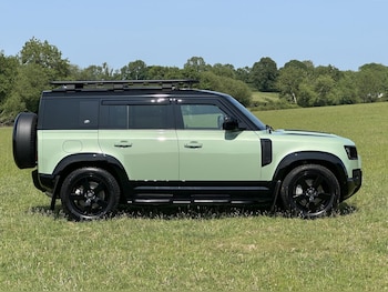 Used Land Rover Defender 2023 for sale - 77048028: Photo