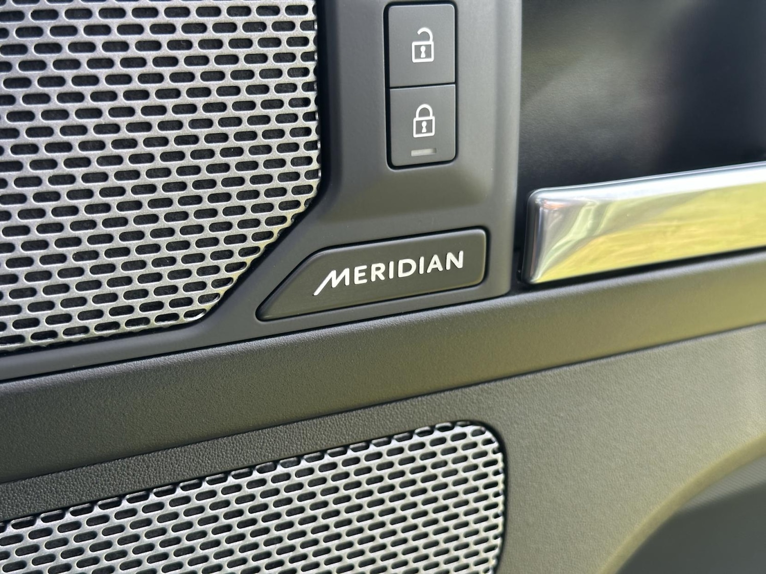 Used Land Rover Defender 2023 for sale - 77048028: Photo 43