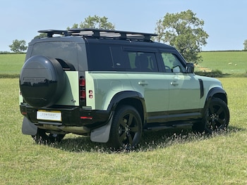 Used Land Rover Defender 2023 for sale - 77048028: Photo