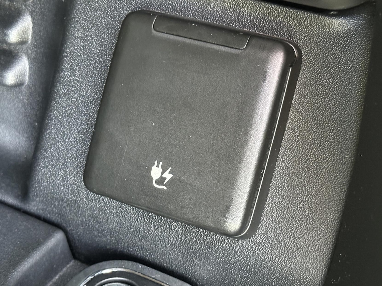 Used Land Rover Defender 2023 for sale - 77048028: Photo 51